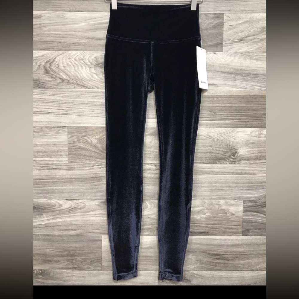 Like New- Lululemon- Sz 12- 28” Inseam- Black Velvet WunderUnder